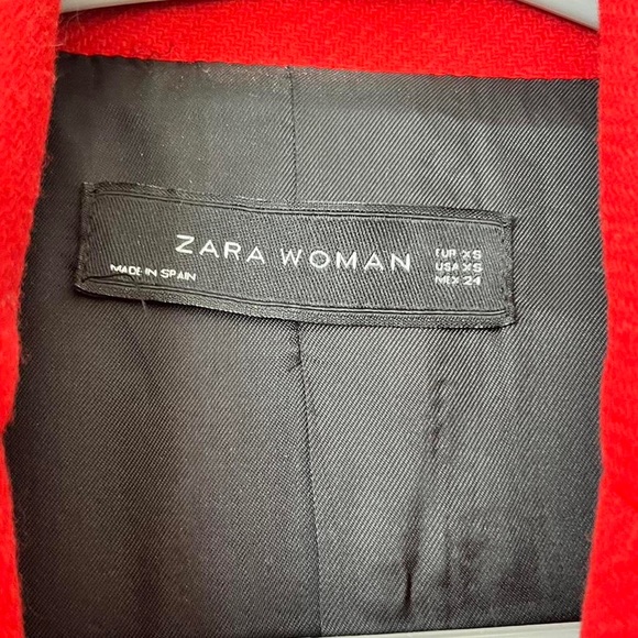 Red coat - Picture 2 of 3